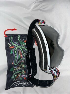 White Snow Goggles with Colorful Skull Strap